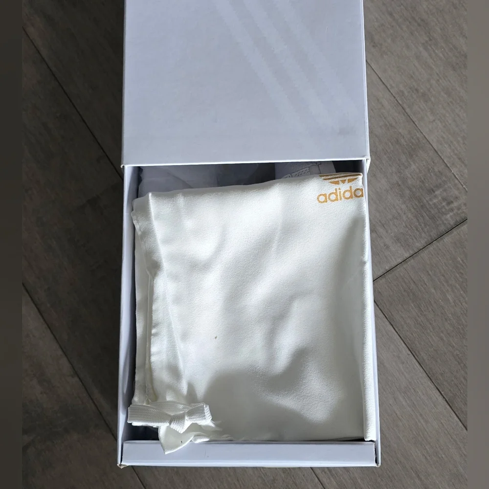 NIB - adidas Superstar Swarovski White Black dust bag Included Size 6.5 Womens - Picture 9 of 10